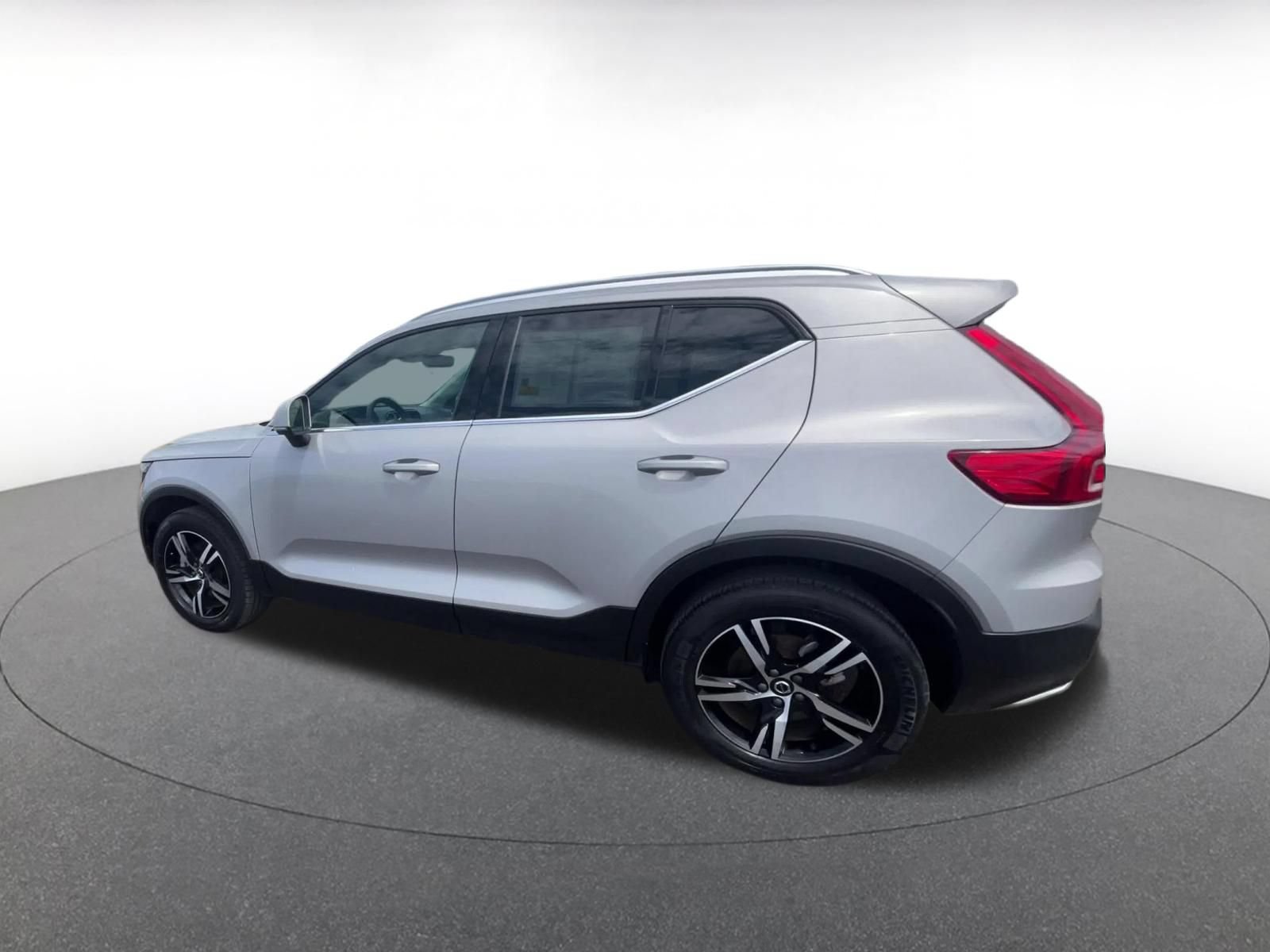 Used 2024 Volvo XC40 B5 Core AWD/4WD image 9