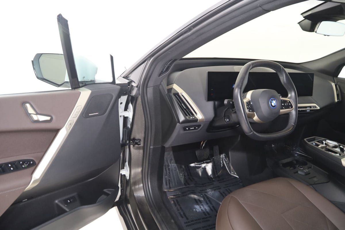 Used 2024 BMW iX xDrive50 w/ Convenience Package AWD/4WD image 49