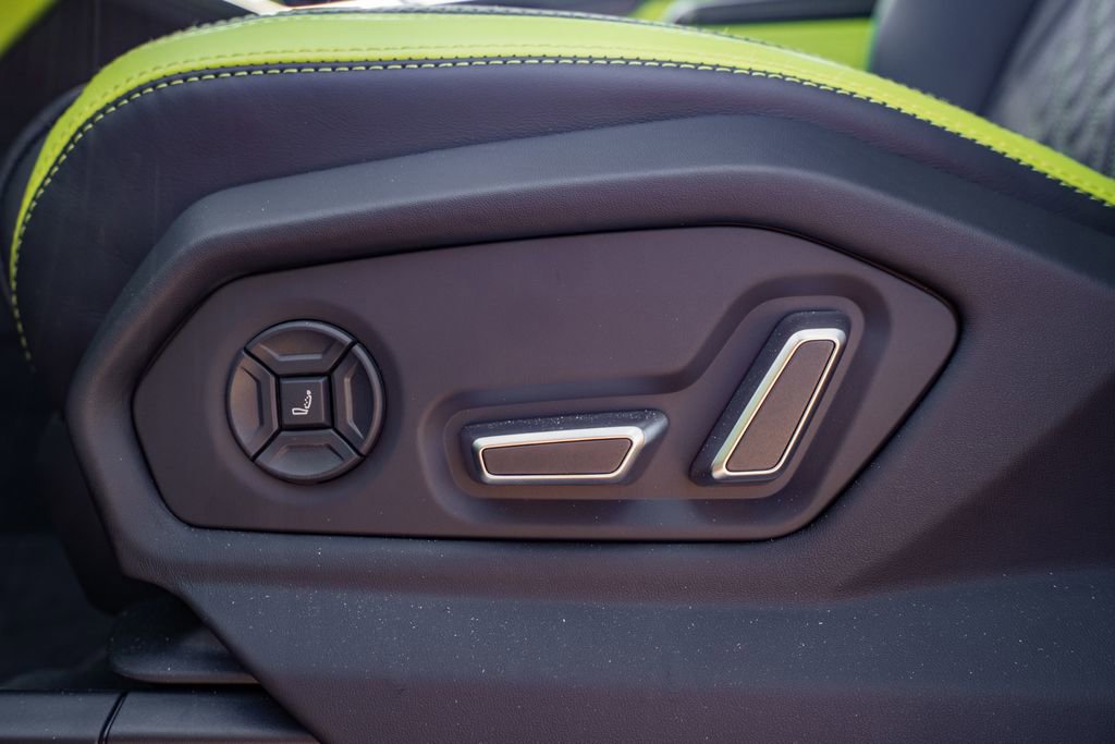 Used 2026 Lamborghini Urus Performante AWD/4WD image 20
