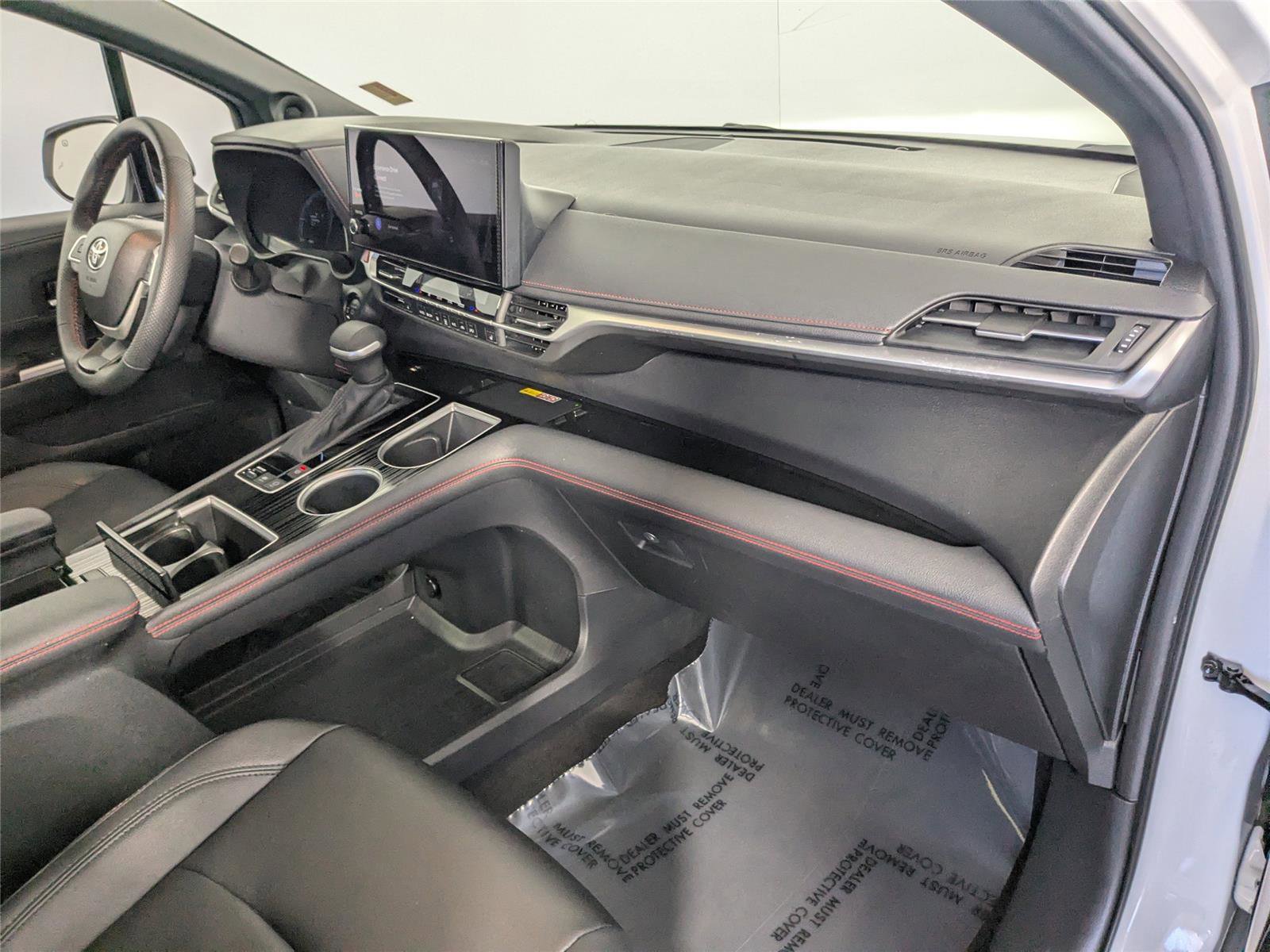 Used 2025 Toyota Sienna XSE image 26