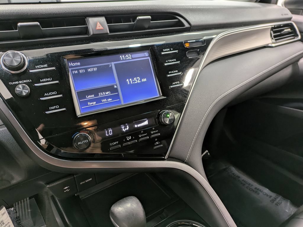 Used 2018 Toyota Camry SE FWD image 11