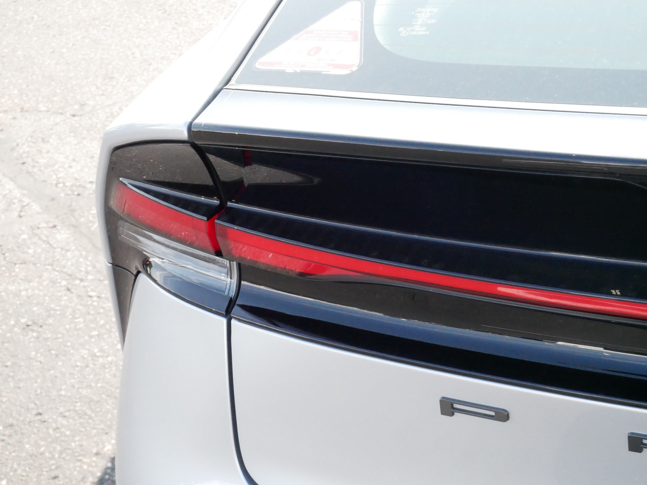 Certified 2025 Toyota Prius LE FWD image 17