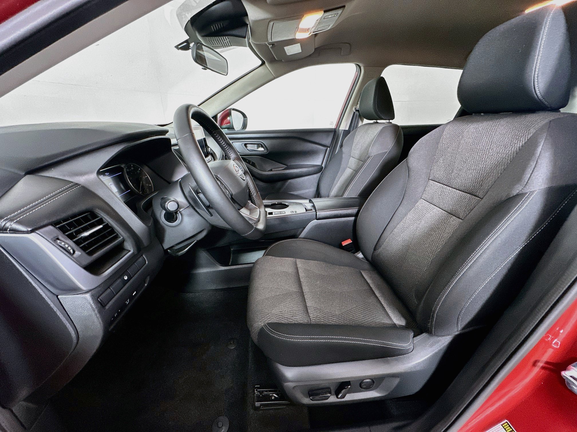 Used 2026 Nissan Rogue SV FWD image 13