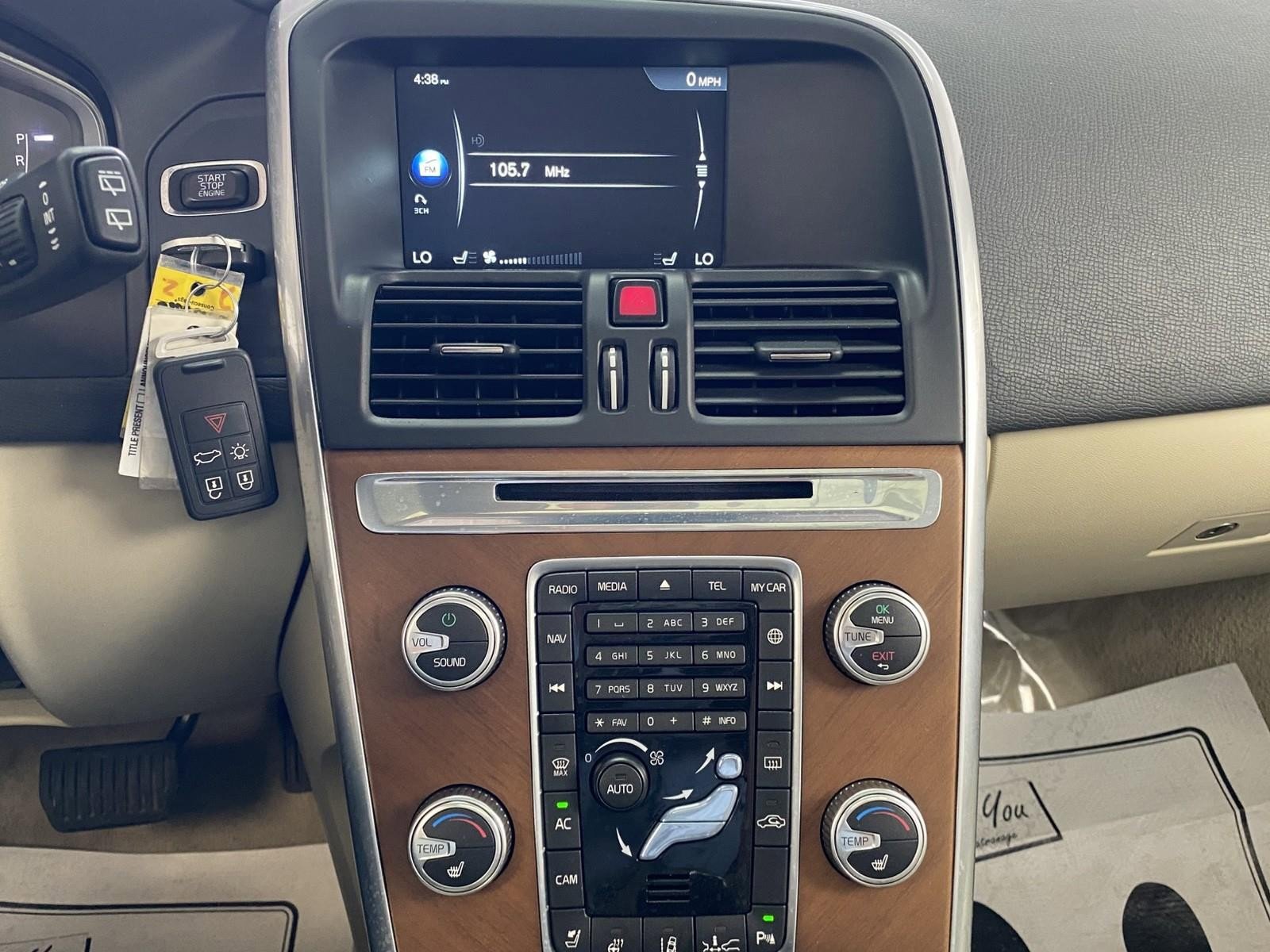 Used 2016 Volvo XC60 T5 Platinum w/ Climate Package image 30