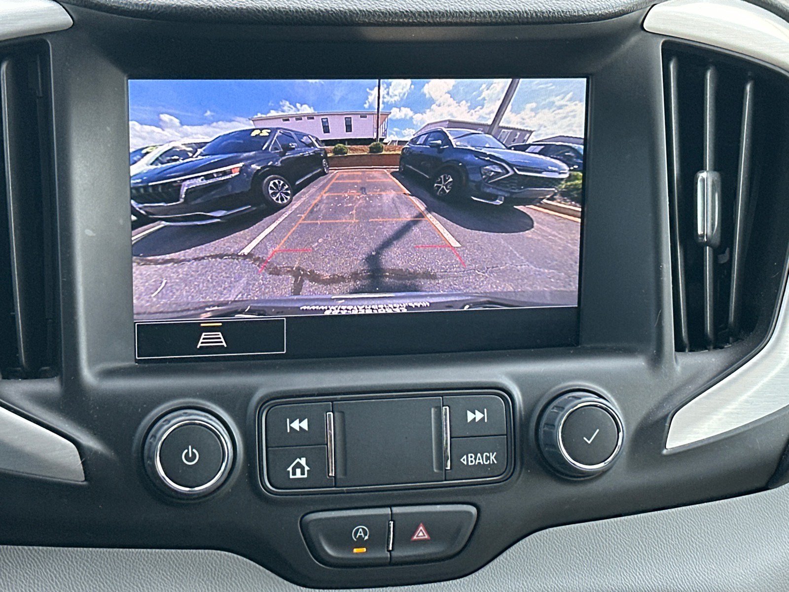 Used 2024 GMC Terrain SLT AWD/4WD image 16