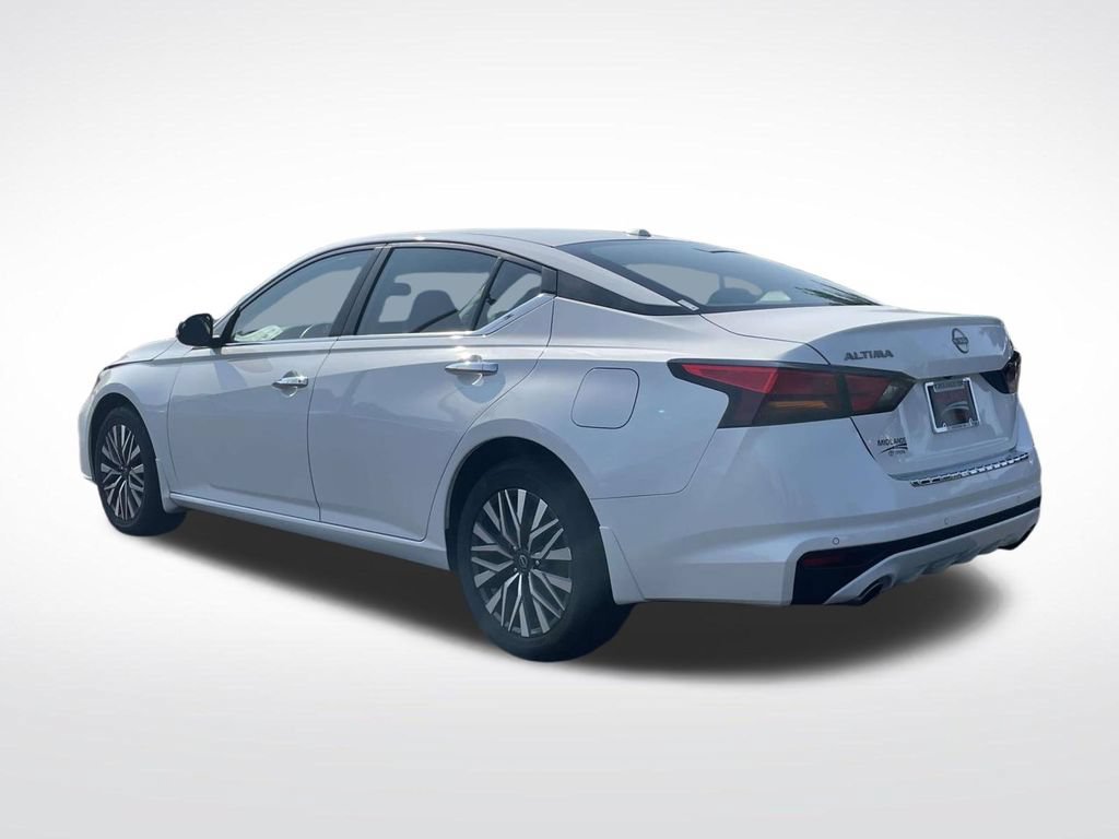 Used 2023 Nissan Altima 2.5 SV w/ SV Premium Package AWD/4WD image 4