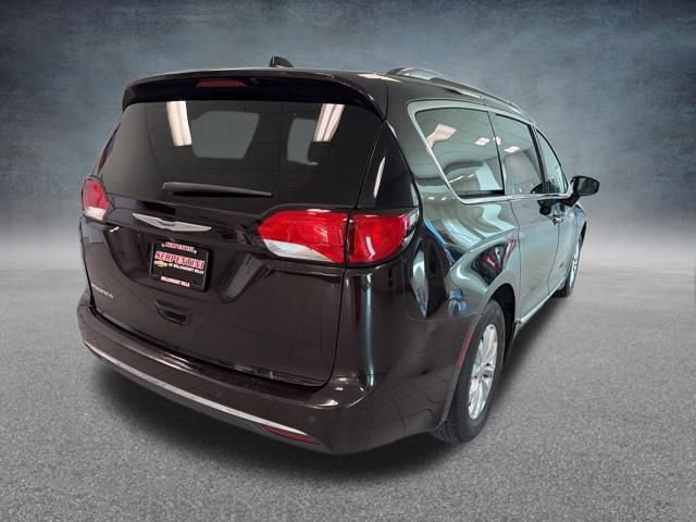 Used 2019 Chrysler Pacifica Touring-L image 6