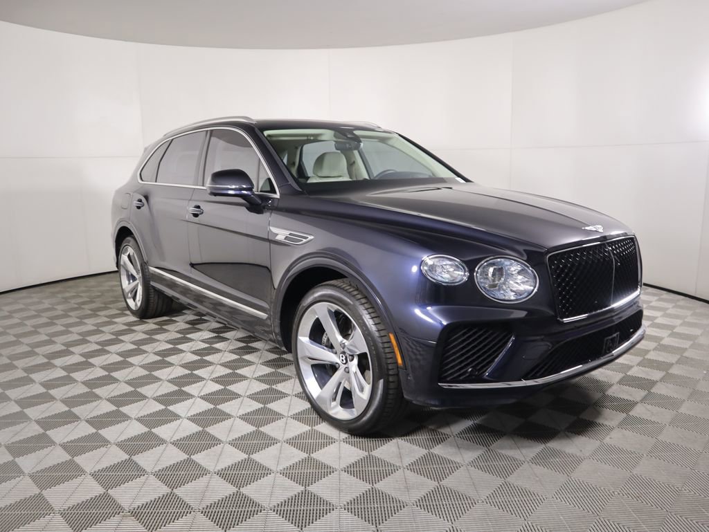 Used 2025 Bentley Bentayga image 3