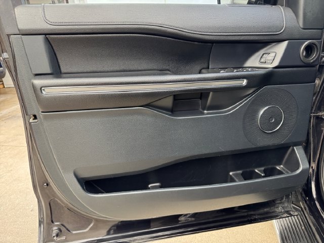 Used 2020 Ford Expedition Max XLT w/ Equipment Group 202A RWD image 4