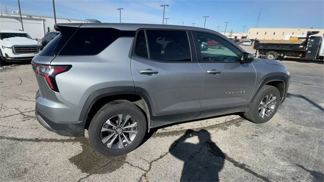 Used 2025 Chevrolet Equinox LT image 2