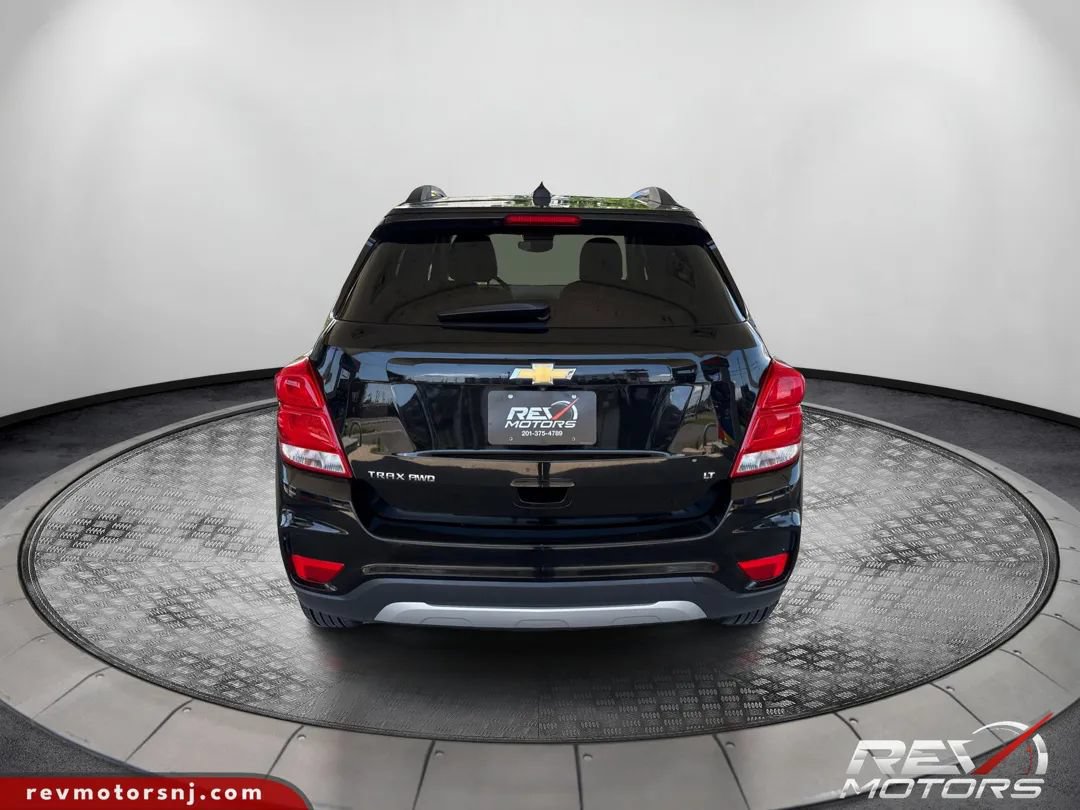 Used 2018 Chevrolet Trax LT w/ Sun & Sound Package AWD/4WD image 4