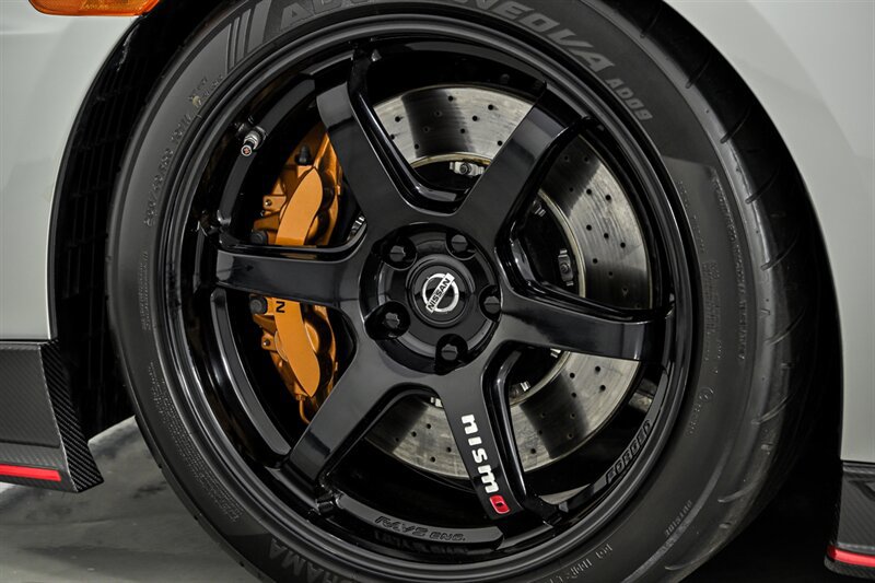 Used 2017 Nissan GT-R NISMO AWD/4WD image 30