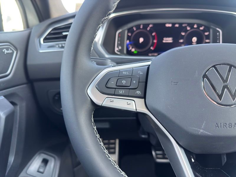 Used 2023 Volkswagen Tiguan SEL R-Line image 24
