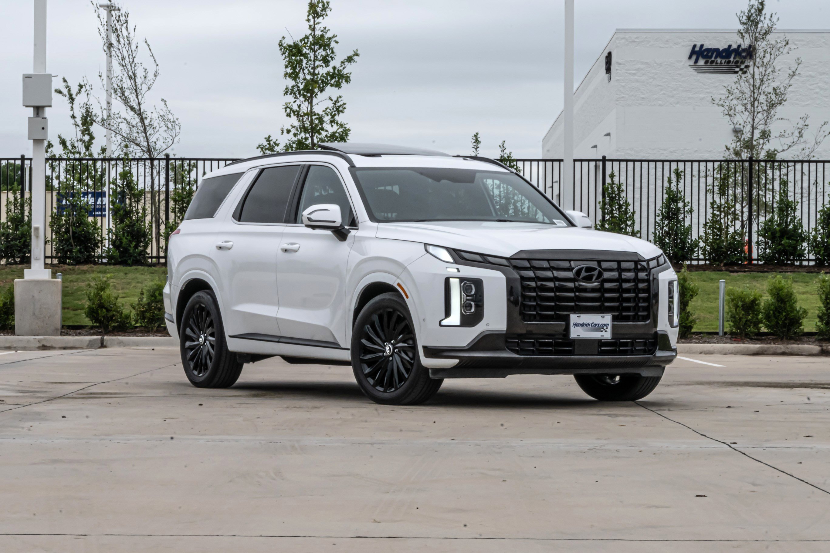Used 2024 Hyundai Palisade Calligraphy AWD/4WD image 2