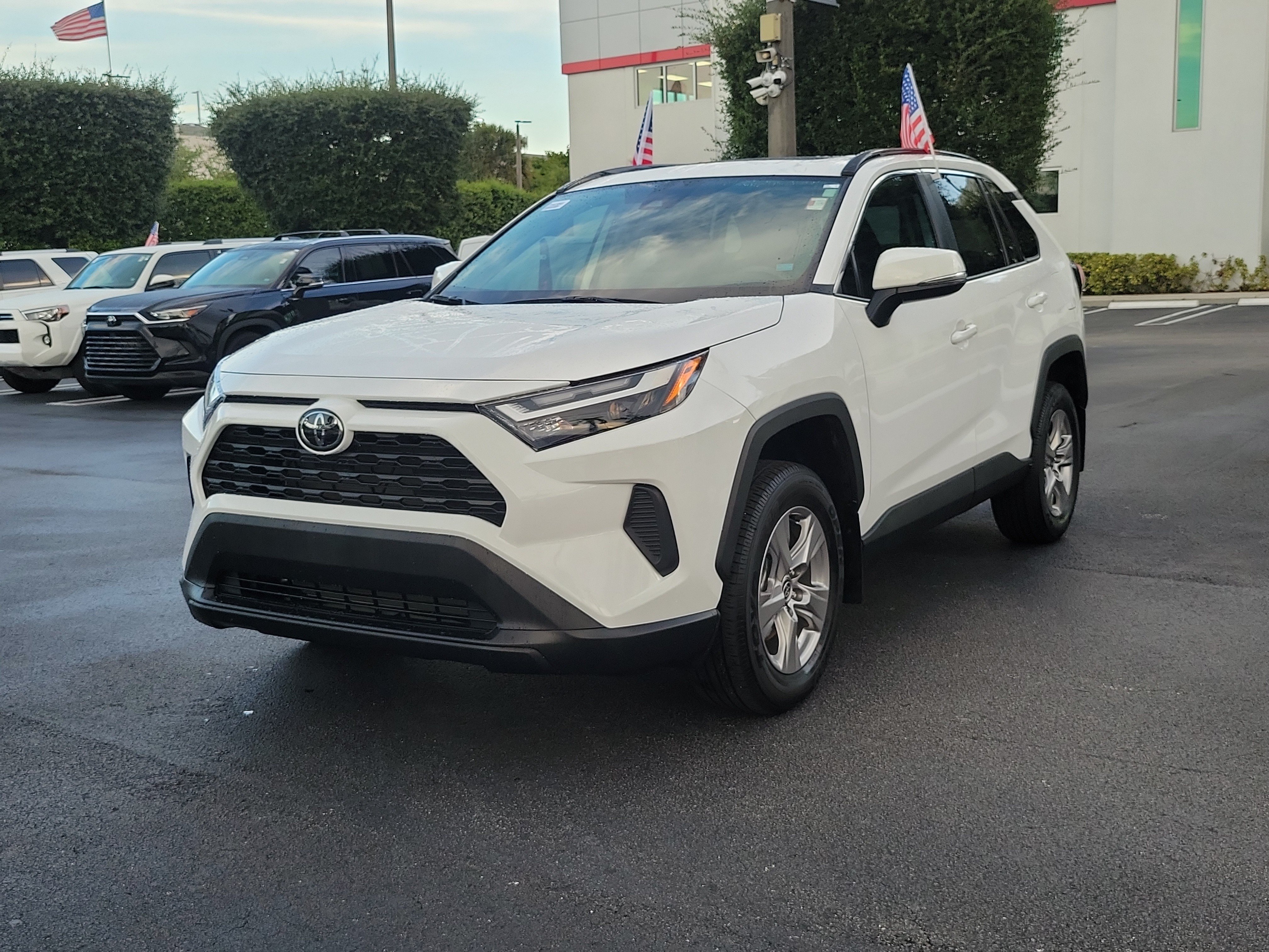 Used 2025 Toyota RAV4 XLE w/ Convenience Package FWD image 5