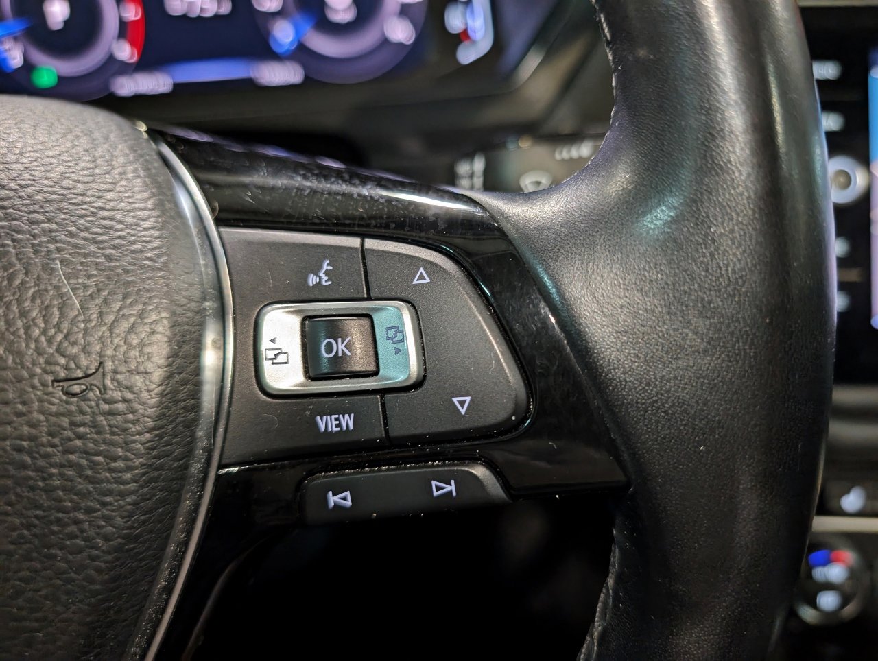 Used 2019 Volkswagen Tiguan SEL image 48