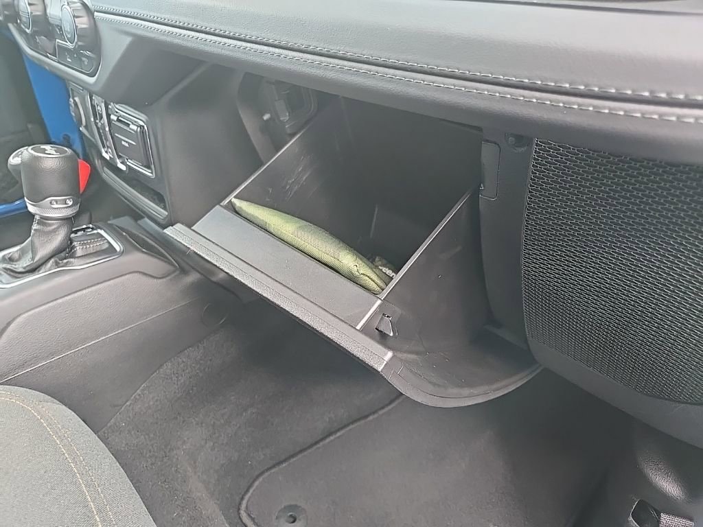 Used 2024 Jeep Wrangler Sahara w/ Technology Group AWD/4WD image 76