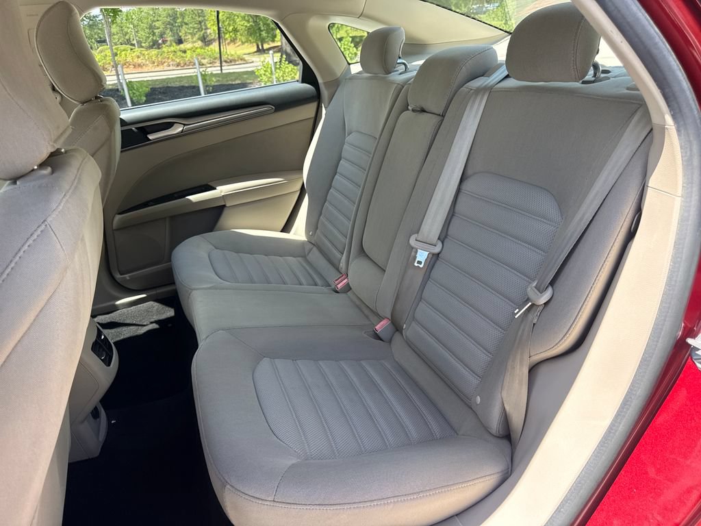 Used 2017 Ford Fusion SE w/ Fusion SE Technology Package FWD image 31