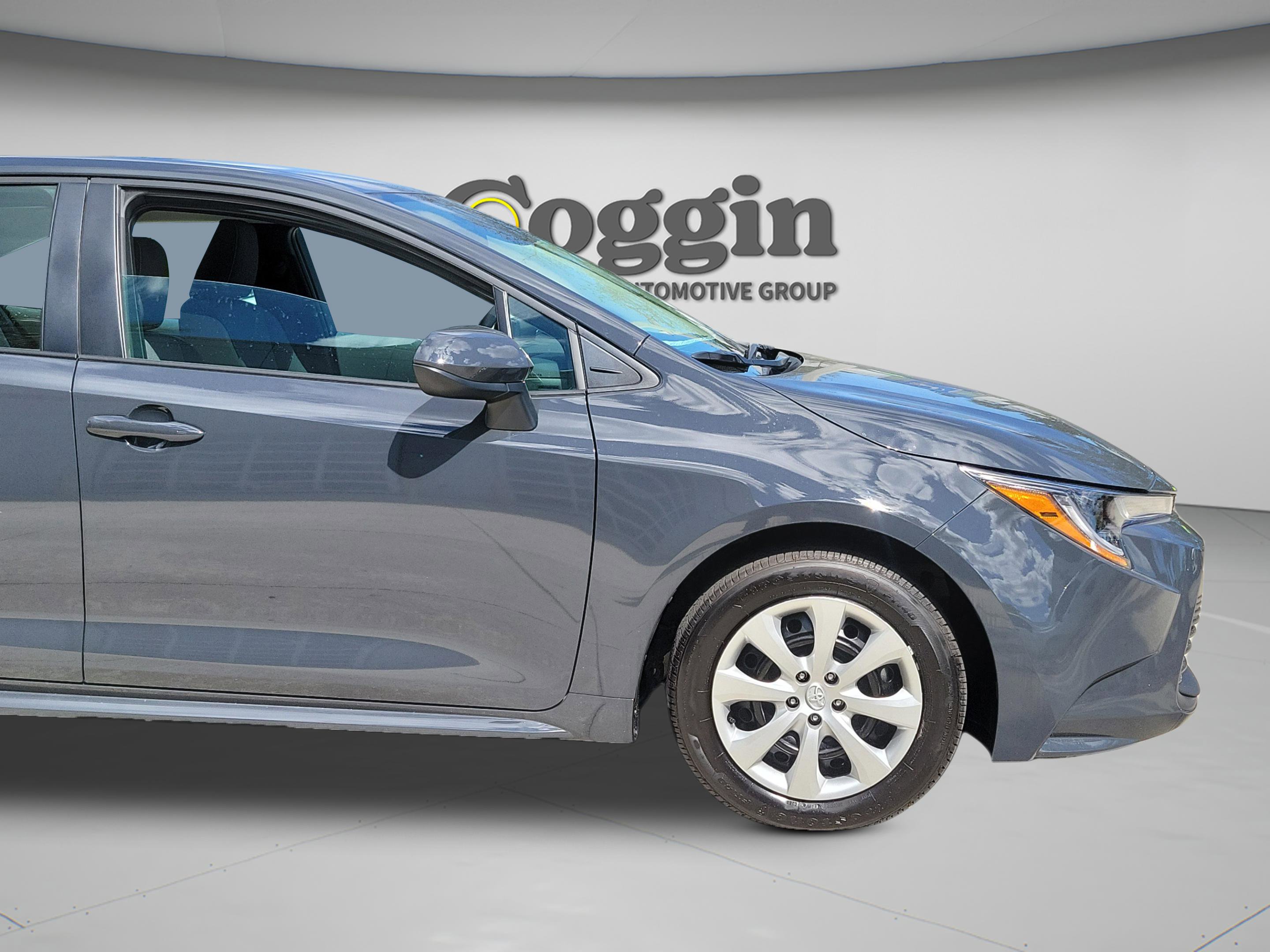 Used 2025 Toyota Corolla LE w/ Convenience Package image 39