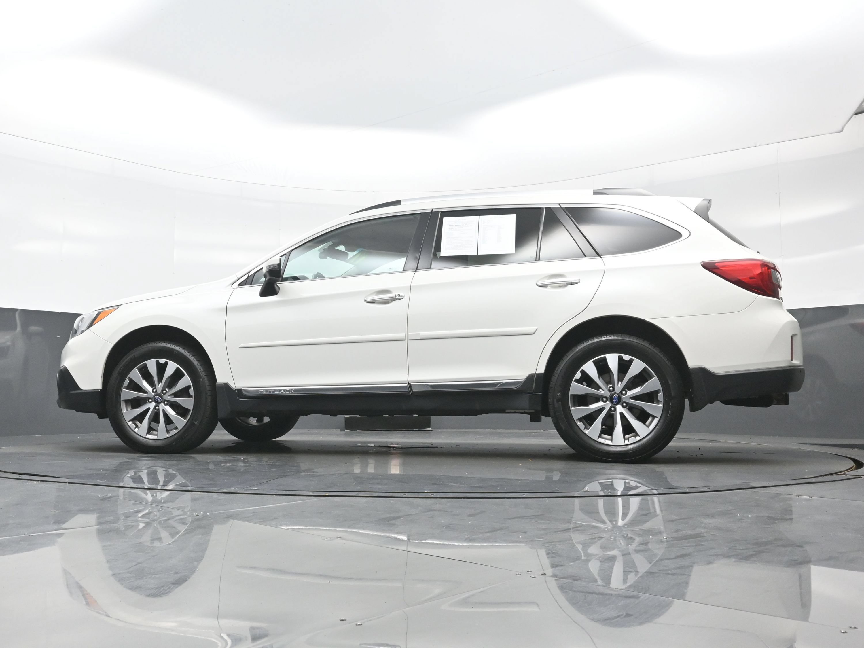 Used 2017 Subaru Outback 3.6R Touring AWD/4WD image 30