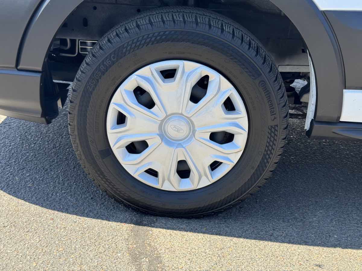 Used 2023 Ford E-Transit Medium Roof image 7