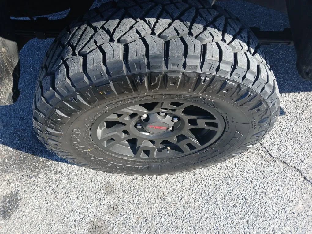 Used 2017 Toyota Tacoma TRD Off-Road w/ Tow Package (A/T) image 27