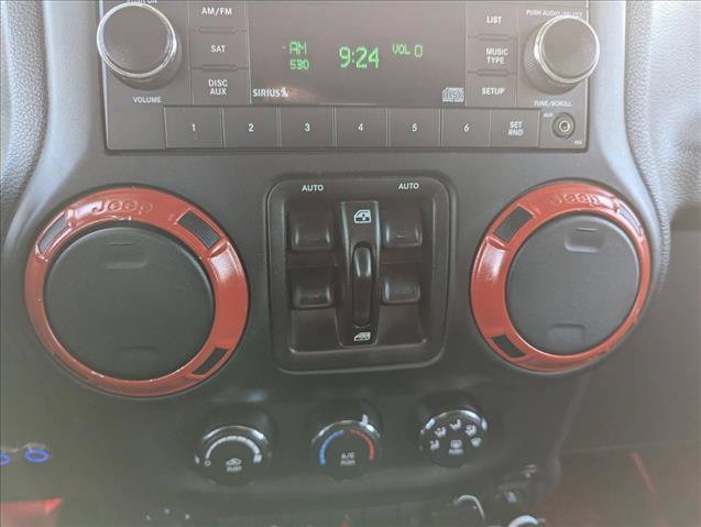 Used 2015 Jeep Wrangler Unlimited Sahara w/ Connectivity Group AWD/4WD image 12