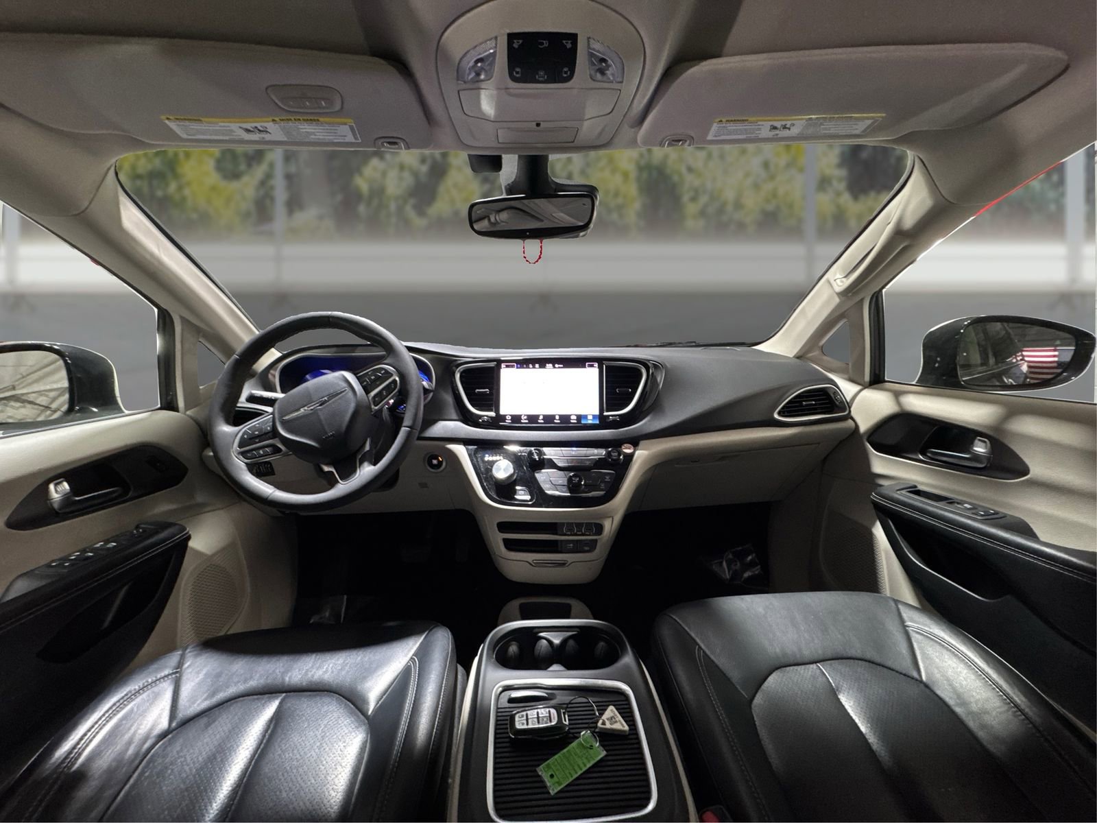 Used 2022 Chrysler Pacifica Touring-L image 25