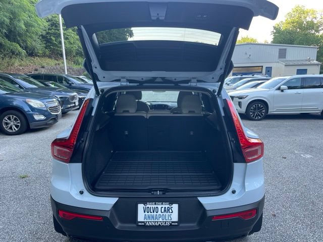 Certified 2024 Volvo XC40 B5 Ultimate w/ Protection Package Premier AWD/4WD image 16