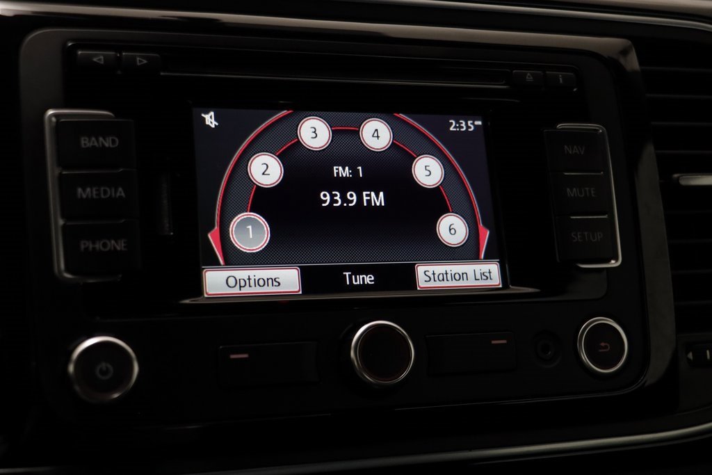 Used 2013 Volkswagen Beetle 2.5 image 9