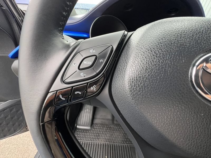 Used 2021 Toyota C-HR XLE FWD image 30