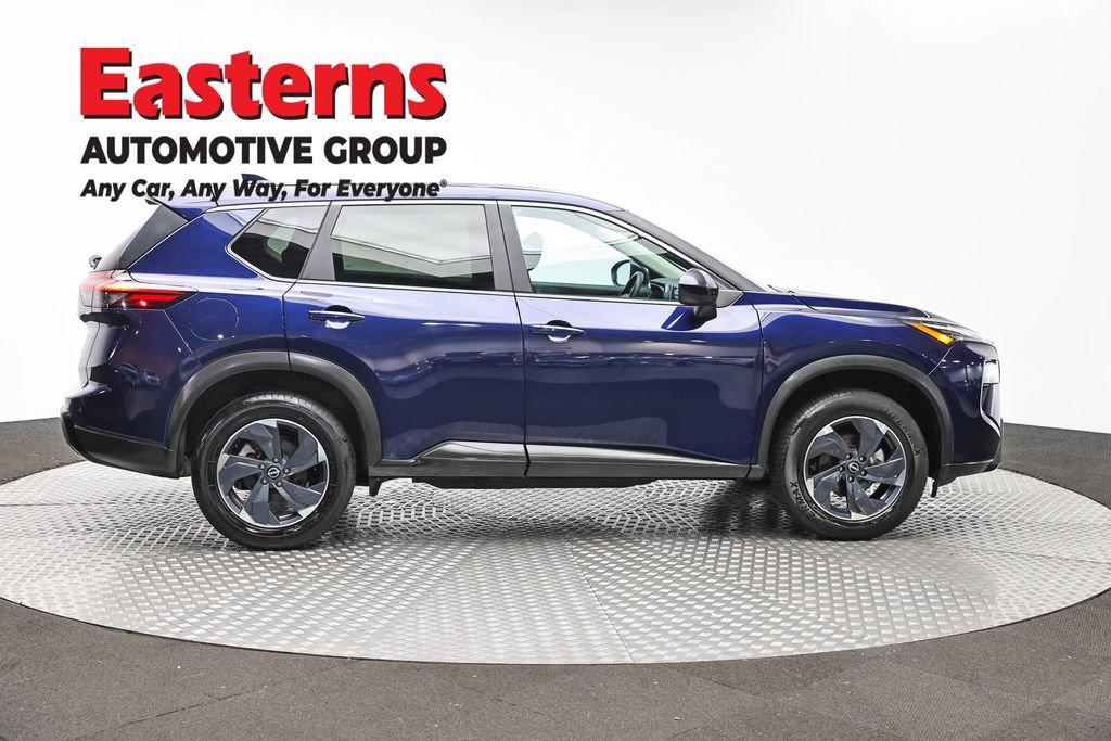 Used 2024 Nissan Rogue SV AWD/4WD image 4