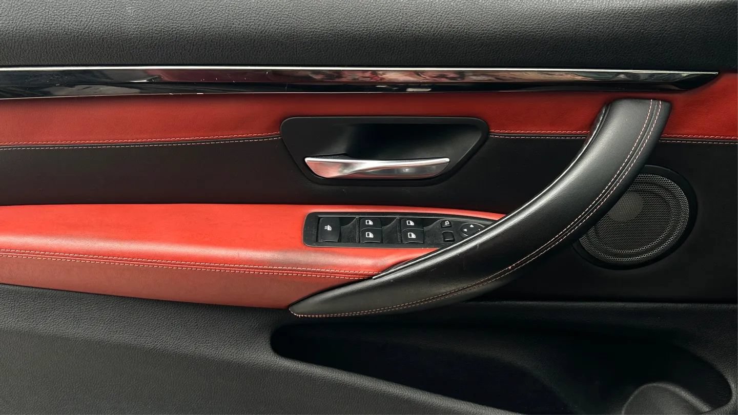 Used 2016 BMW M4 Convertible RWD image 39