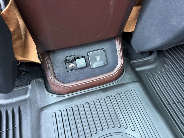 Used 2020 Toyota Highlander Platinum AWD/4WD image 14