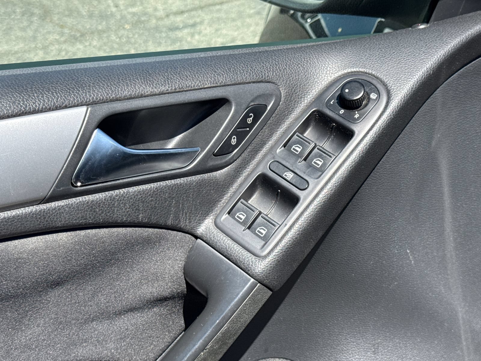 Used 2013 Volkswagen Golf 4-Door FWD image 18