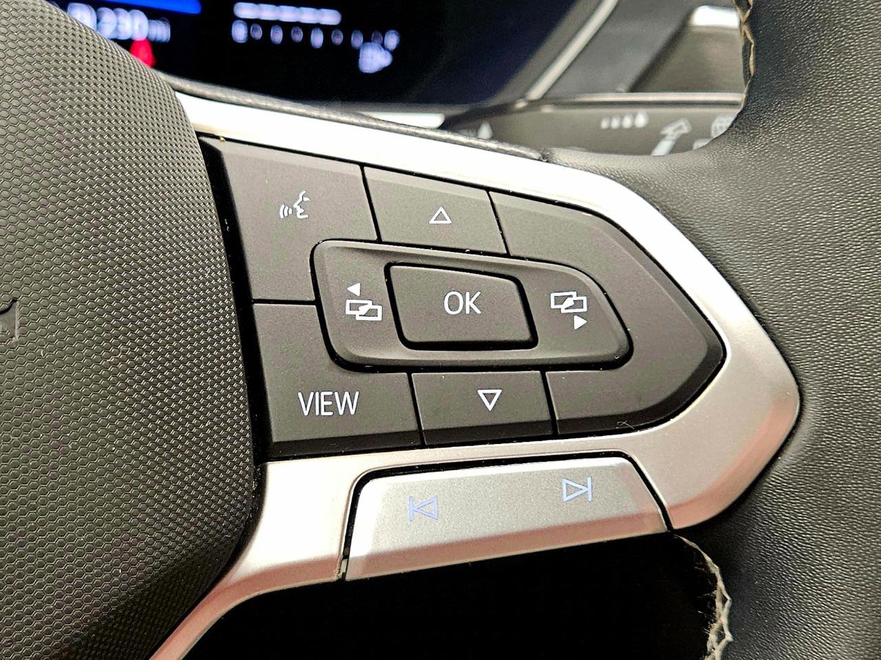 Used 2023 Volkswagen Tiguan SE image 15