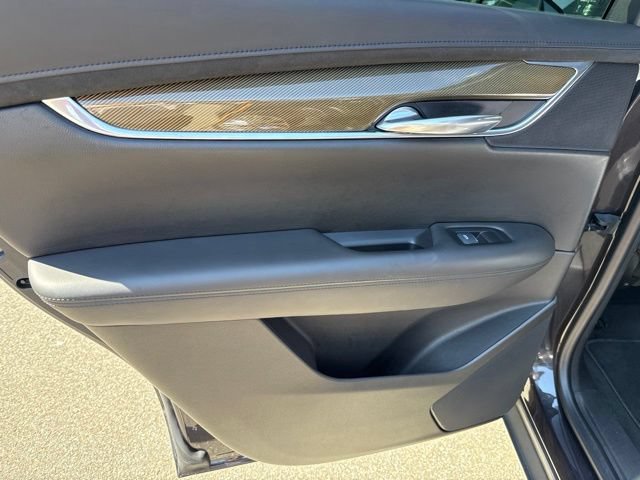 Used 2017 Cadillac XT5 Platinum w/ Driver Assist Package AWD/4WD image 13