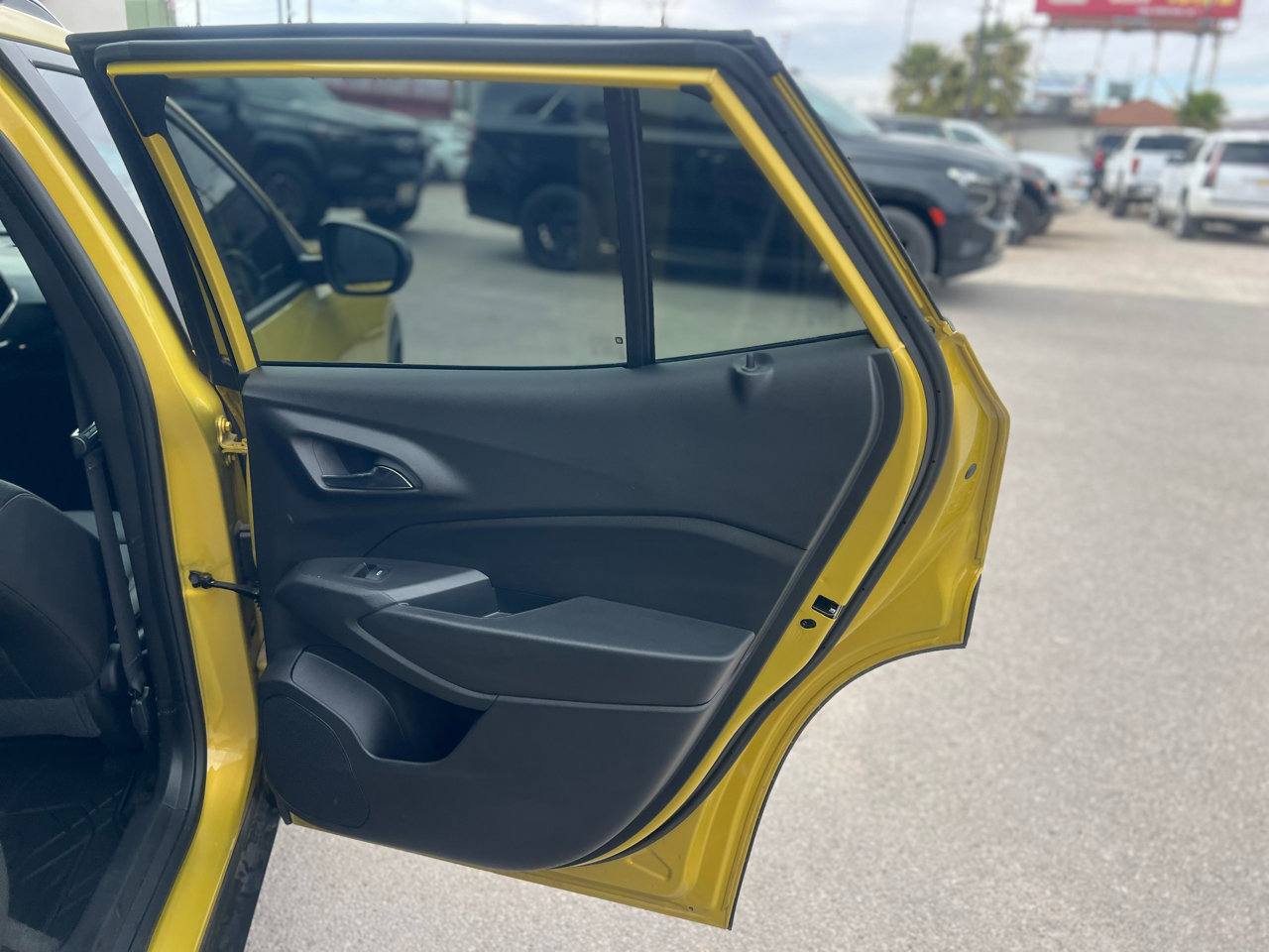 Used 2025 Chevrolet Trax RS w/ Driver Confidence Package image 19