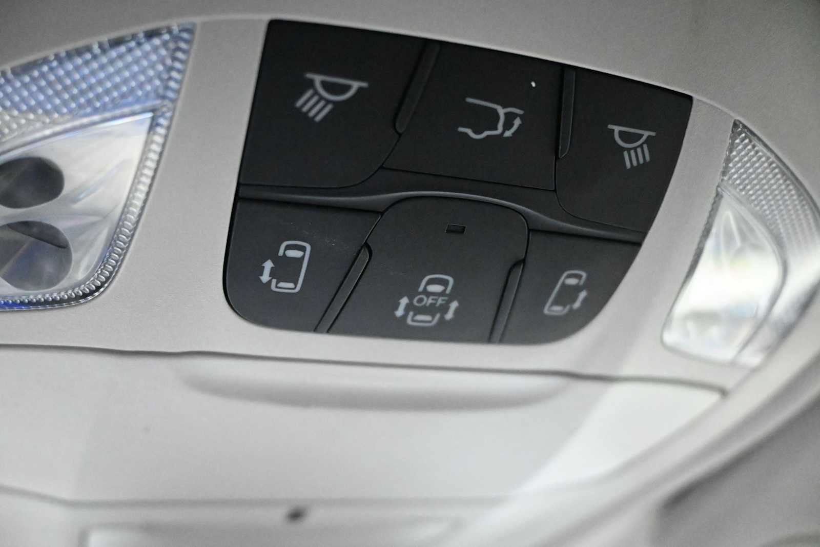 Used 2024 Chrysler Voyager LX FWD image 27