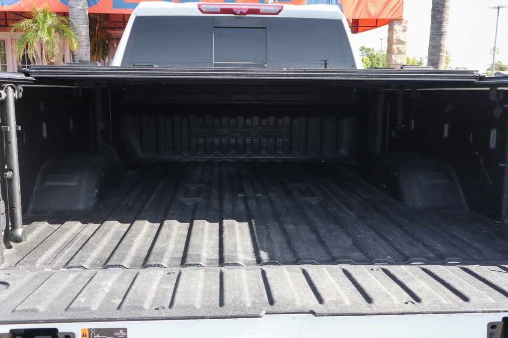 Used 2024 Chevrolet Silverado 2500 ZR2 w/ Technology Package AWD/4WD image 10