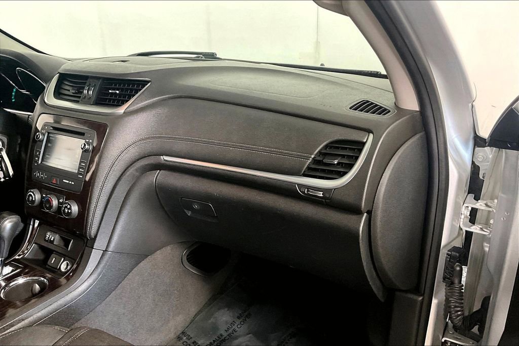 Used 2017 Chevrolet Traverse LT image 16
