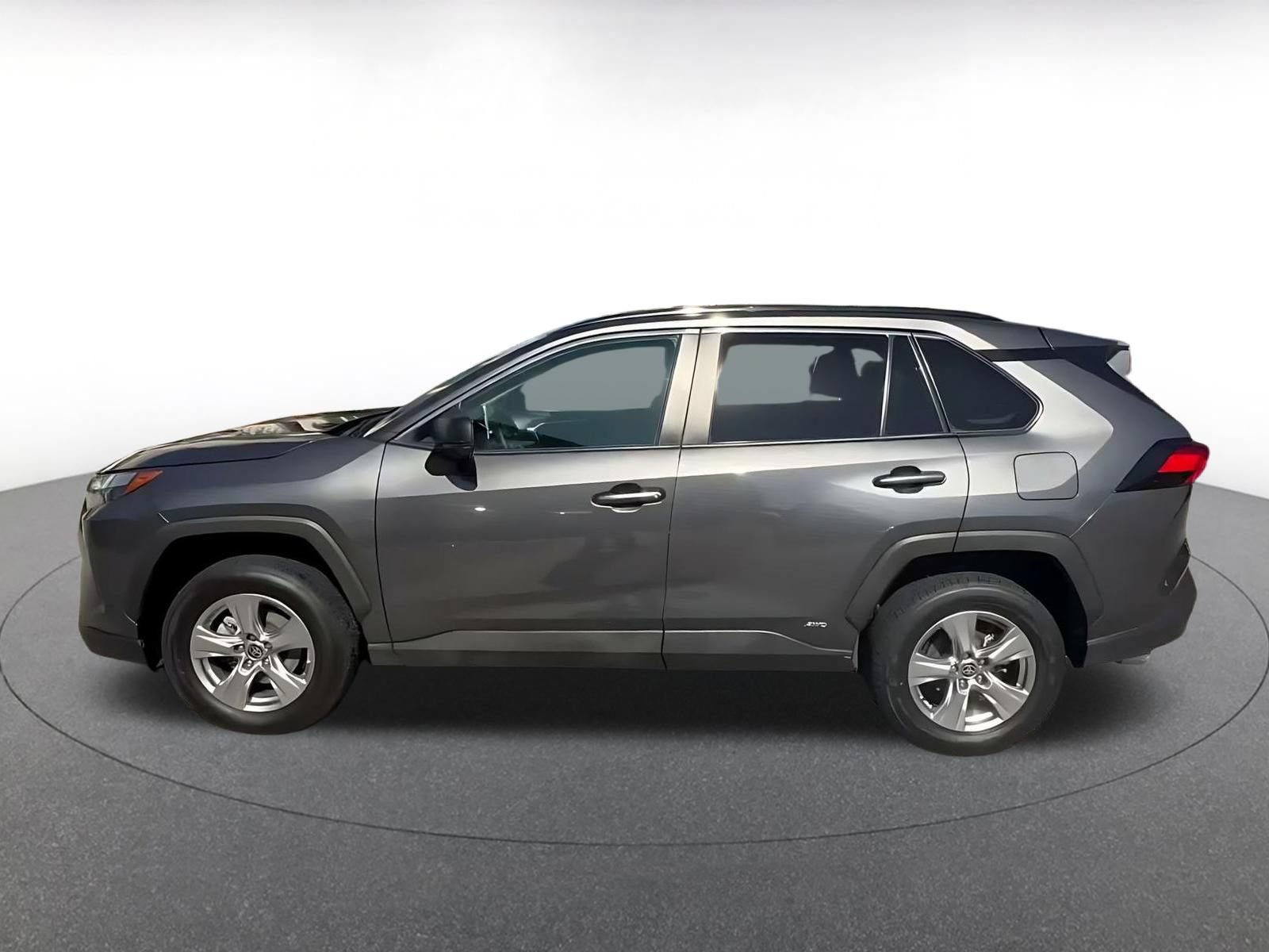 Used 2024 Toyota RAV4 LE AWD/4WD image 8