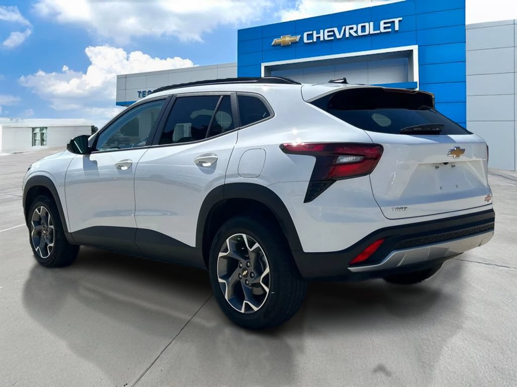 Used 2025 Chevrolet Trax LT w/ LT Convenience Package FWD image 7