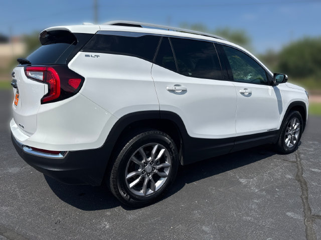 Used 2024 GMC Terrain SLT AWD/4WD image 5