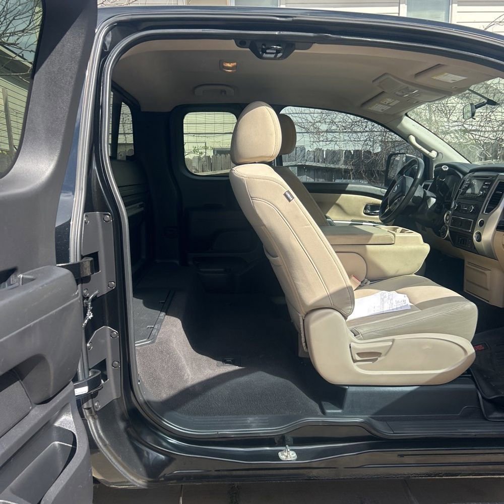 Used 2017 Nissan Titan SV image 6