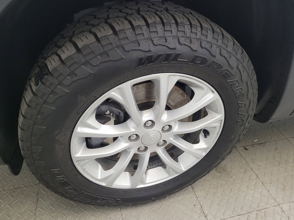 Used 2019 Jeep Cherokee Latitude w/ Cold Weather Group image 31