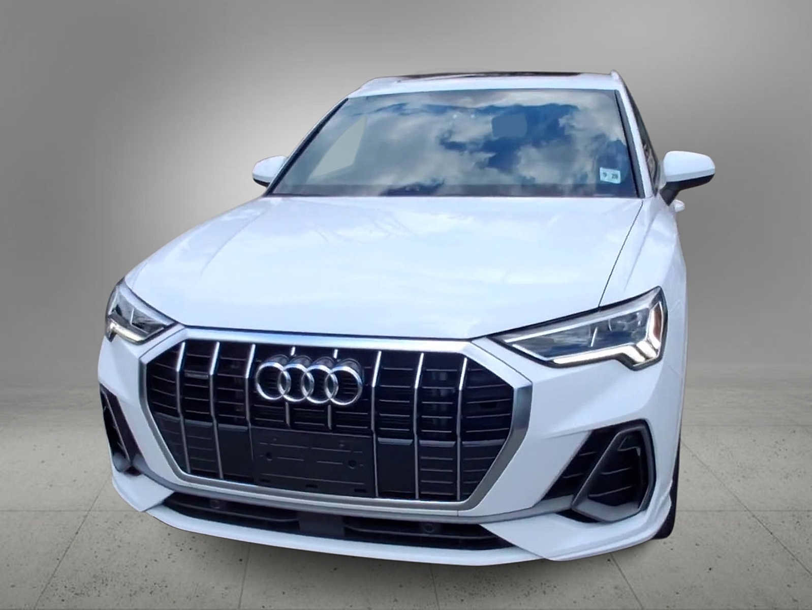 Used 2024 Audi Q3 2.0T Premium w/ Convenience Package AWD/4WD image 3