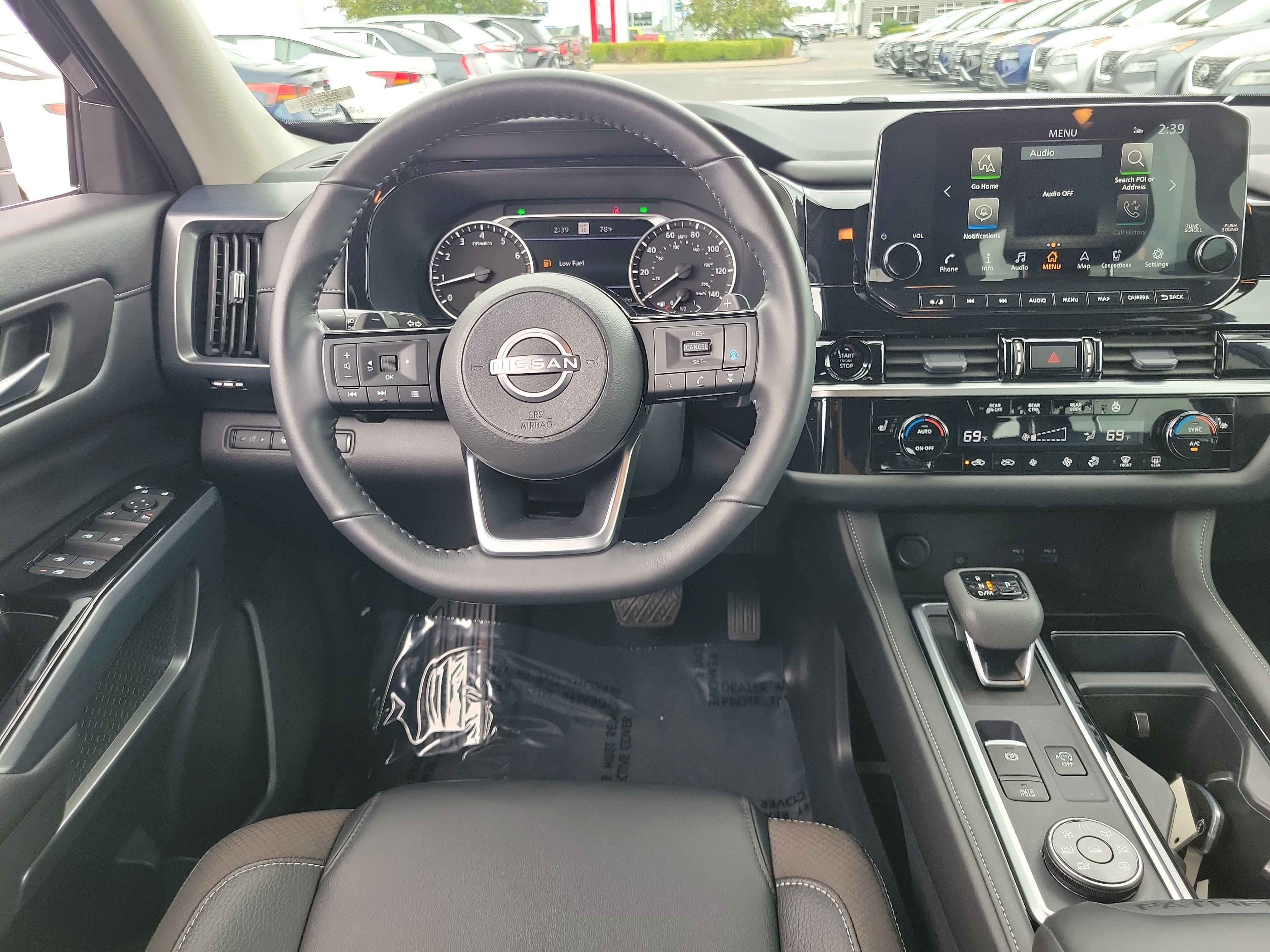 Used 2025 Nissan Pathfinder SL w/ Black Appearance Package AWD/4WD image 10