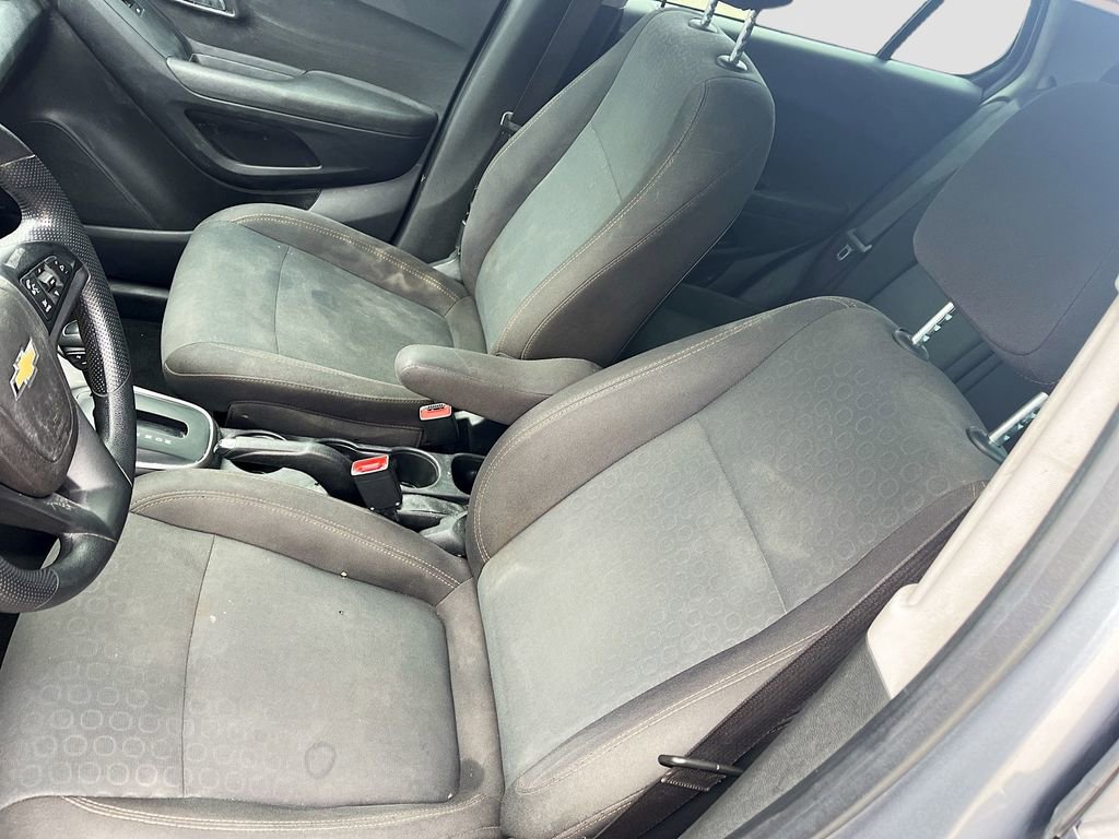 Used 2020 Chevrolet Trax LS FWD image 18
