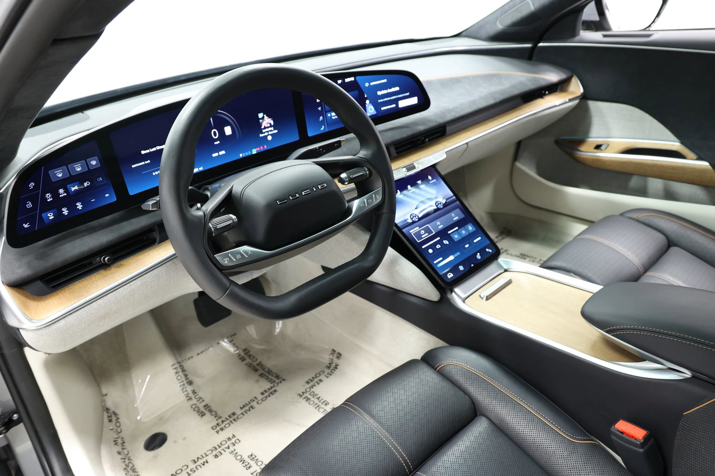 Used 2023 Lucid Air Grand Touring image 2